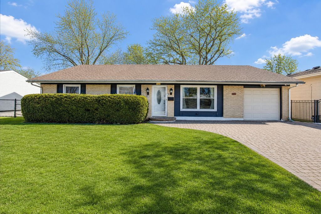 8079 Catawba Lane, Hanover Park, IL 60133