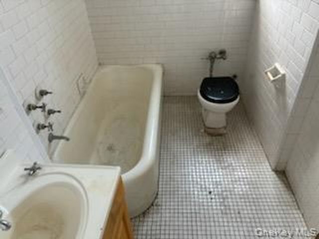 160-15 Powells Cove Boulevard E301, Beechhurst, NY 11357
