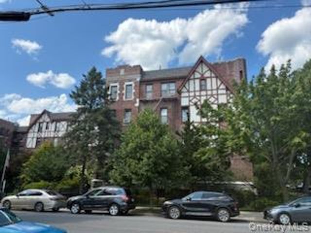 160-15 Powells Cove Boulevard E301, Beechhurst, NY 11357