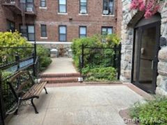 160-15 Powells Cove Boulevard E301, Beechhurst, NY 11357