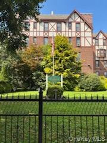 160-15 Powells Cove Boulevard E301, Beechhurst, NY 11357