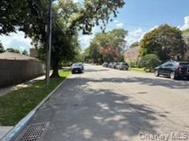 160-15 Powells Cove Boulevard E301, Beechhurst, NY 11357