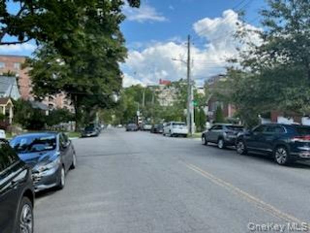 160-15 Powells Cove Boulevard E301, Beechhurst, NY 11357
