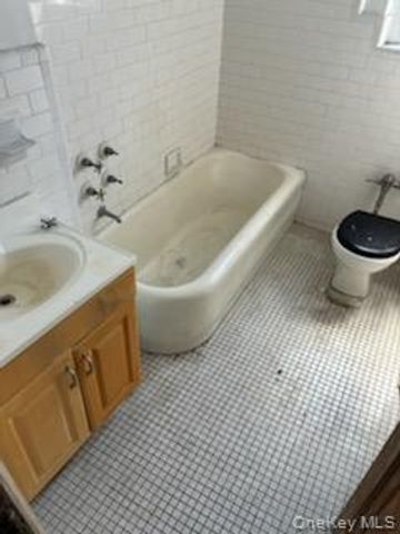160-15 Powells Cove Boulevard E301, Beechhurst, NY 11357