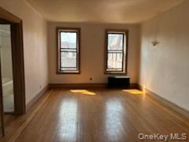 160-15 Powells Cove Boulevard E301, Beechhurst, NY 11357