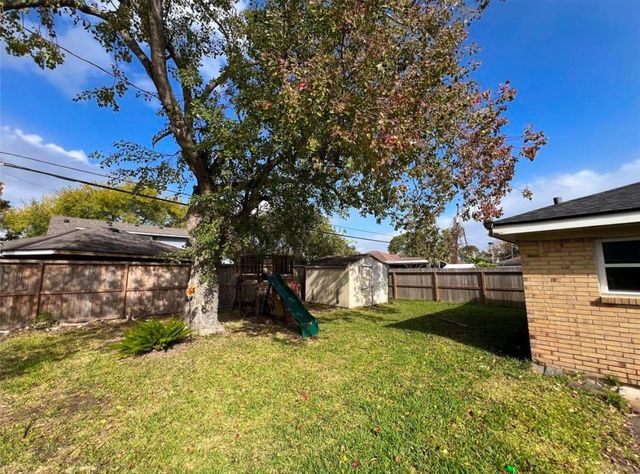 1808 Dolphin Drive, Seabrook, TX 77586