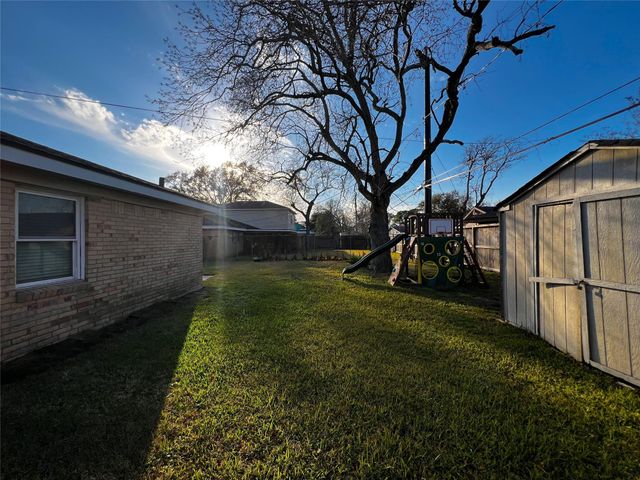 1808 Dolphin Drive, Seabrook, TX 77586