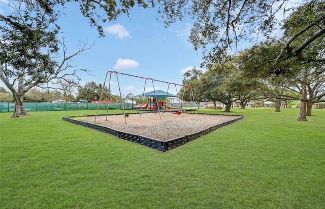 1808 Dolphin Drive, Seabrook, TX 77586