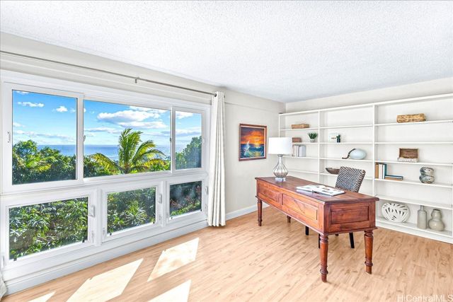 1460 Kamole Street, Honolulu, HI 96821