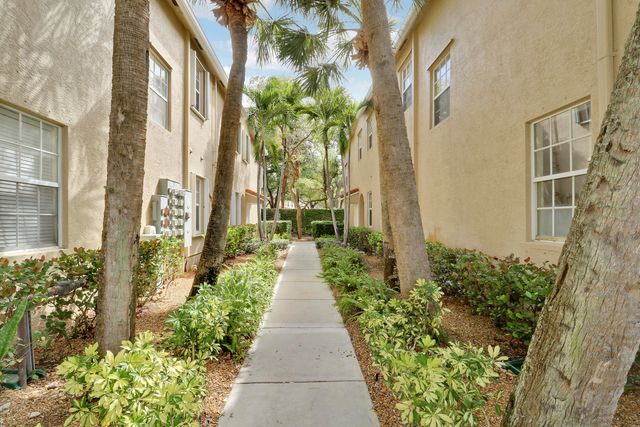 104 Lighthouse Circle H, Tequesta, FL 33469