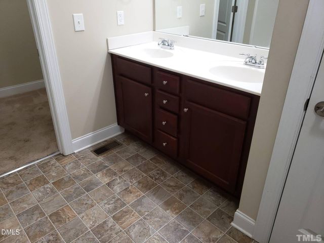 240 Oxfordshire Drive, Fuquay Varina, NC 27526