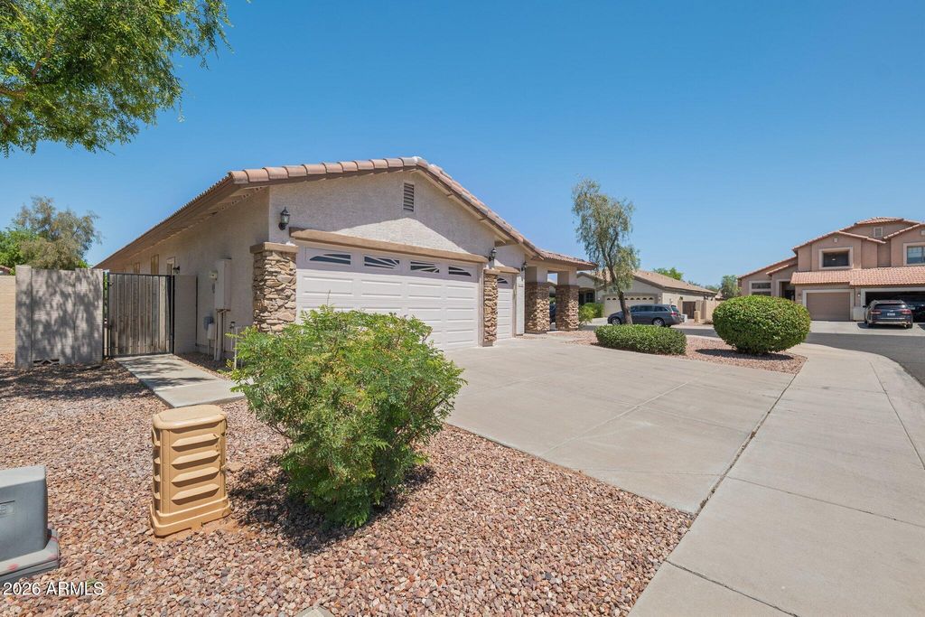 Image 2 of property listing at 4414 W ST KATERI Drive, Laveen, AZ 85339