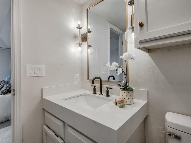 11403 Springhollow Road 202, Oklahoma City, OK 73120