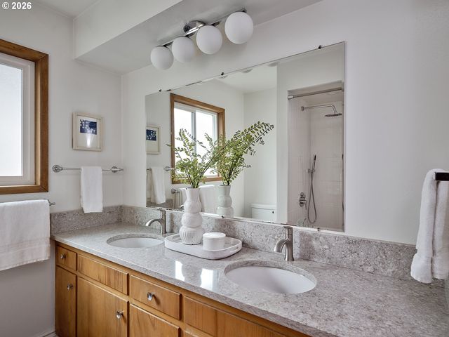 5407 Ne HANCOCK St, Portland, OR 97213