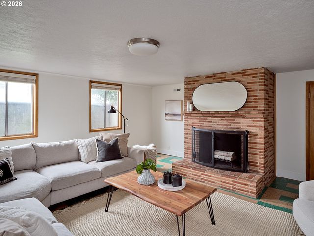 5407 Ne HANCOCK St, Portland, OR 97213