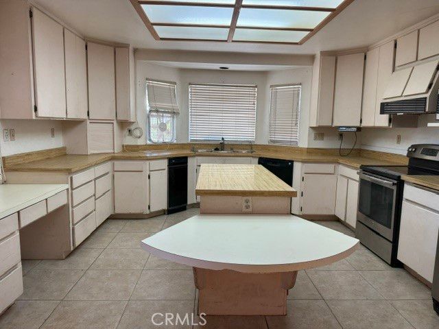 11571 Palmwood Dr., Garden Grove, CA 92840