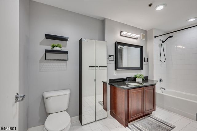 1 Carriage City Plz 1513, Rahway City, NJ 07065
