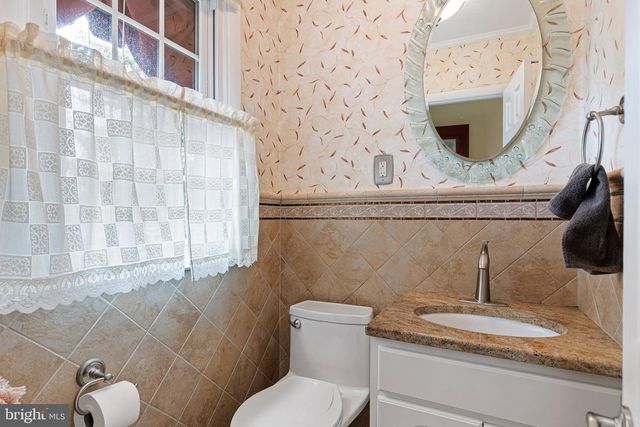 2412 CHATHAM DR, Wilmington, DE 19803