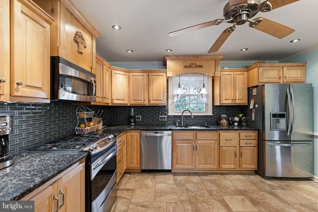 2412 CHATHAM DR, Wilmington, DE 19803