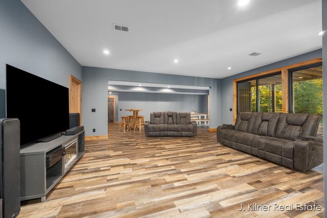 4390 22 Mile Road NW, Kent City, MI 49330