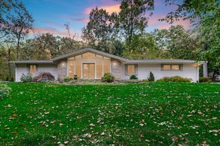 2054 Lawndale Drive, Valparaiso, IN 46383