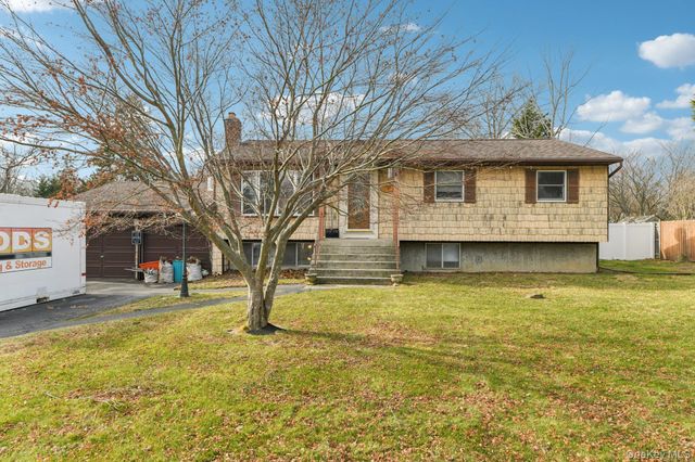 44 Nadine Lane, Port Jefferson Station, NY 11776