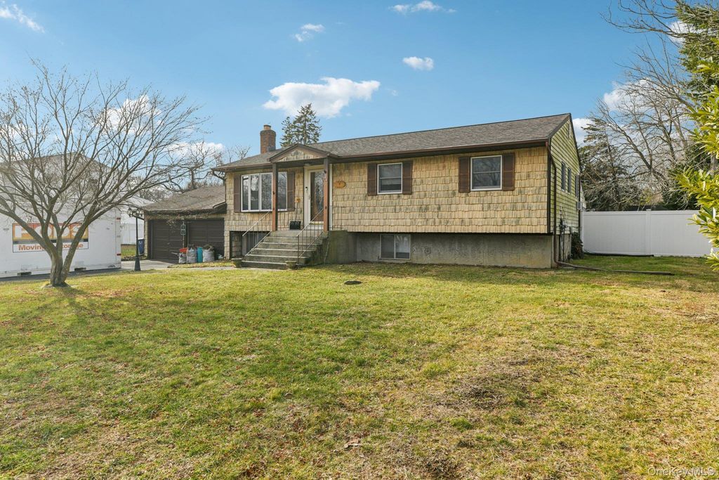 44 Nadine Lane, Port Jefferson Station, NY 11776