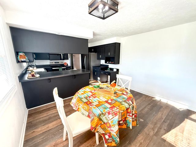 1328 N 300 E, Anderson, IN 46012