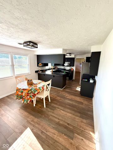 1328 N 300 E, Anderson, IN 46012