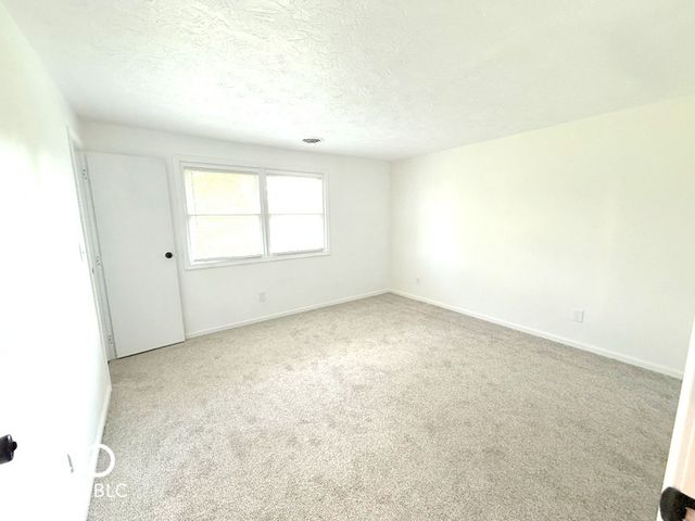 1328 N 300 E, Anderson, IN 46012