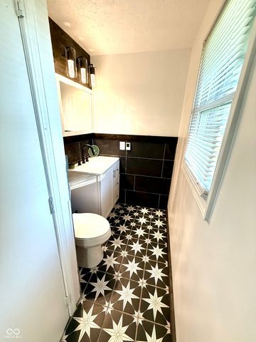 1328 N 300 E, Anderson, IN 46012