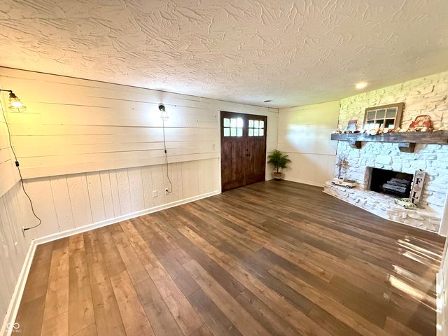 1328 N 300 E, Anderson, IN 46012