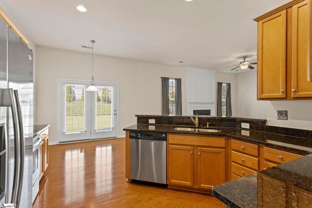 567 Shoreline Boulevard, Boiling Springs, SC 29316
