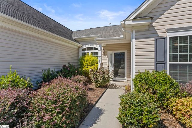 567 Shoreline Boulevard, Boiling Springs, SC 29316