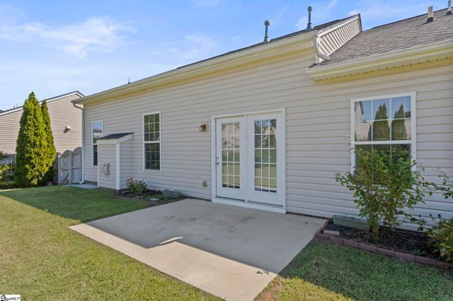 567 Shoreline Boulevard, Boiling Springs, SC 29316