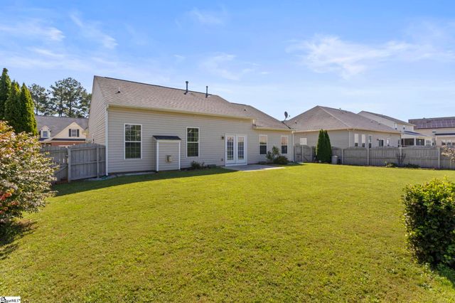 567 Shoreline Boulevard, Boiling Springs, SC 29316
