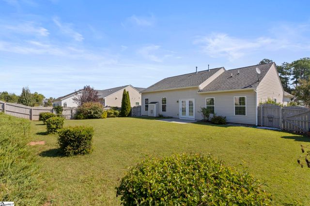 567 Shoreline Boulevard, Boiling Springs, SC 29316