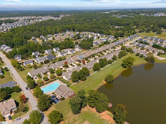 567 Shoreline Boulevard, Boiling Springs, SC 29316
