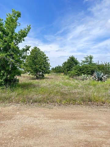 126 Wild Bird LOOP, Smithville, TX 78957