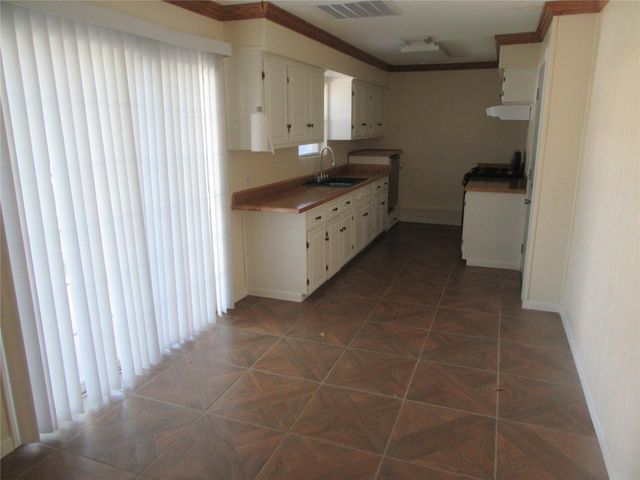 2912 25th Street N, Houston, TX 77590