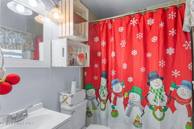 5314 Adkins Rd, Louisville, KY 40219