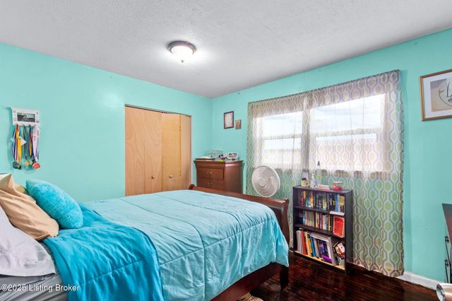 5314 Adkins Rd, Louisville, KY 40219