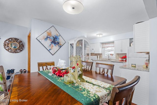 5314 Adkins Rd, Louisville, KY 40219