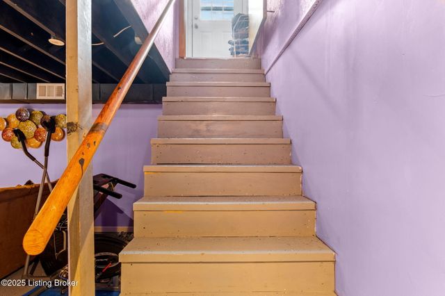 5314 Adkins Rd, Louisville, KY 40219