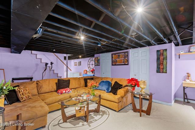 5314 Adkins Rd, Louisville, KY 40219