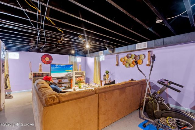 5314 Adkins Rd, Louisville, KY 40219