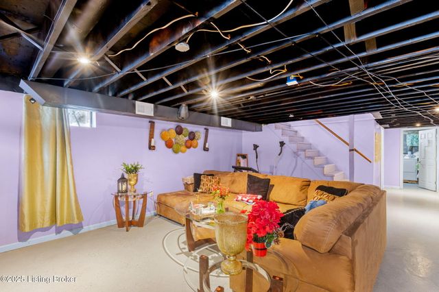 5314 Adkins Rd, Louisville, KY 40219