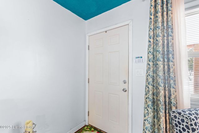 5314 Adkins Rd, Louisville, KY 40219