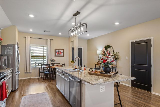 732 Scenic Lake Drive, La Marque, TX 77568