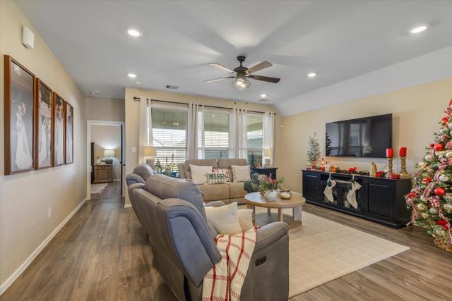 732 Scenic Lake Drive, La Marque, TX 77568